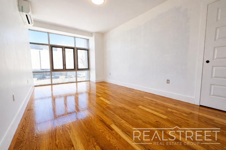 Building Photo - LUXURY 2.5 Bed  in Queens!