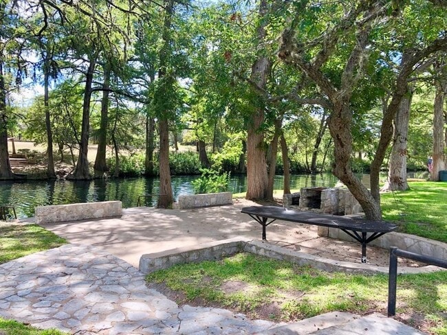 Building Photo - 115 Chaparral Pl W