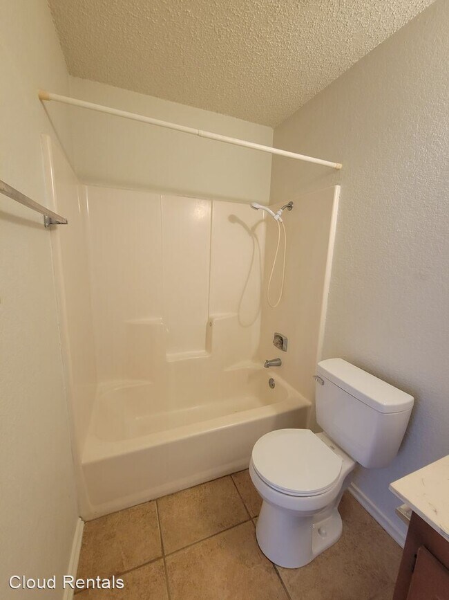 Building Photo - 3 br, 2 bath House - 2402 SILVERHILL DRIVE