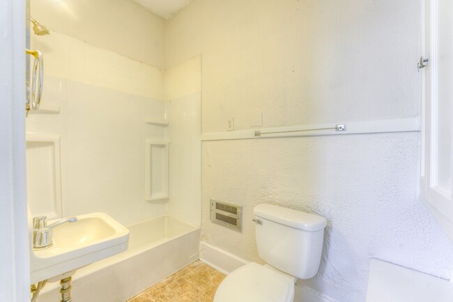 Building Photo - Rent reduced! Move-in special - 1/2 off Fi...