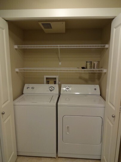 Building Photo - Gold Pointe condo!  2 Bed, 2 Bath Condo w/2 parking spaces, MOVE IN SPECIAL - Available NOW!