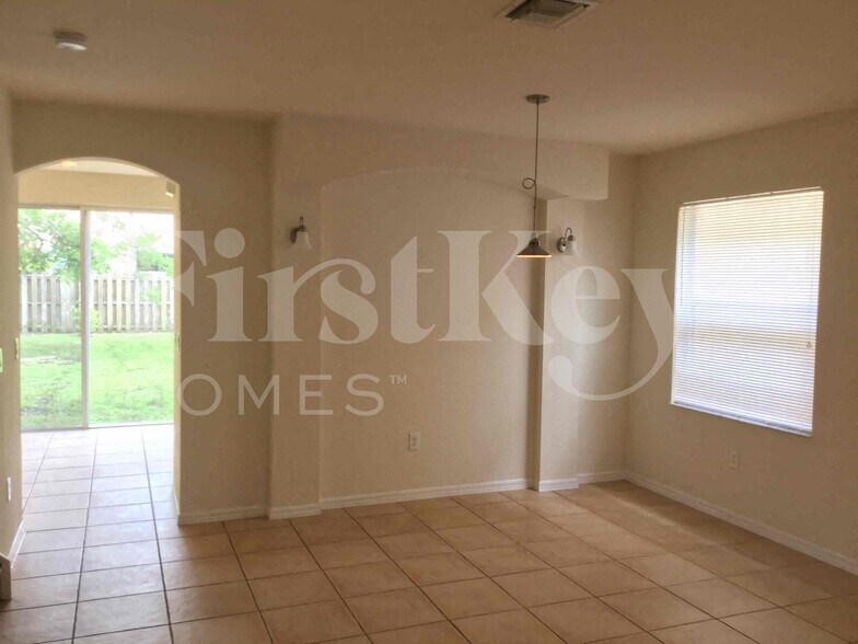 Building Photo - 1624 SE 20th Rd