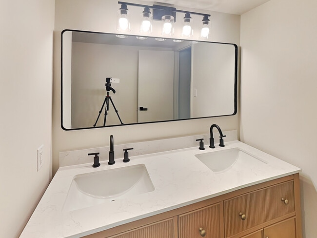 Building Photo - 115 Woodmere Square NW