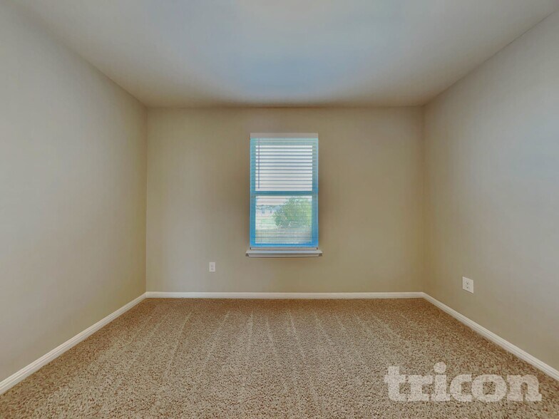 Building Photo - 184 Vestral Rd