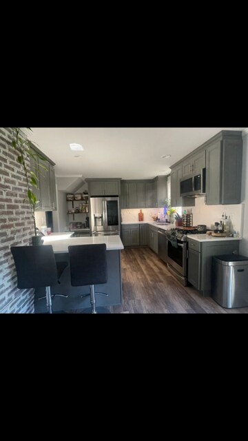 Building Photo - 25 N Doughty Ave