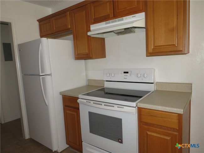 Building Photo - 910 Dryden Ave