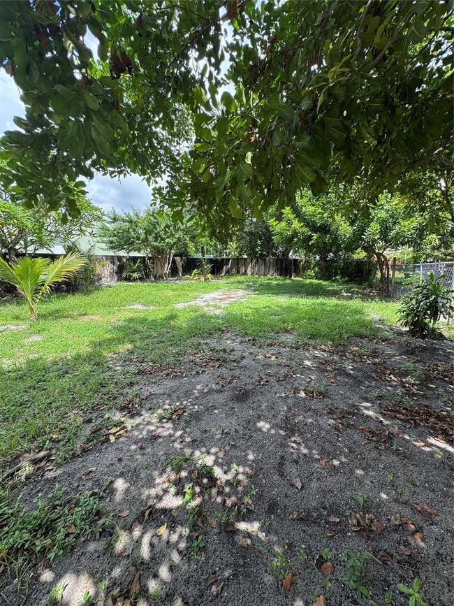 Building Photo - 113 SE 4th St