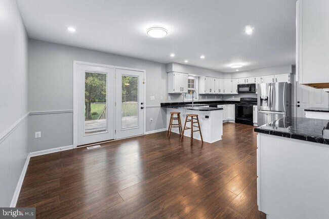 Building Photo - 5285 Stowe Ln
