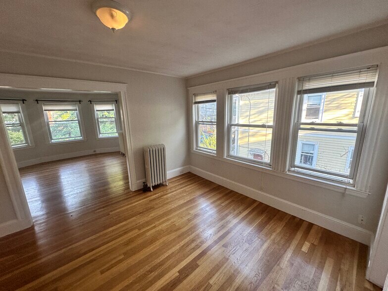 Building Photo - 48 Standish St