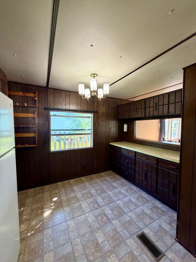 Building Photo - Cozy 3BR Home with Fenced Yard – Available Now!