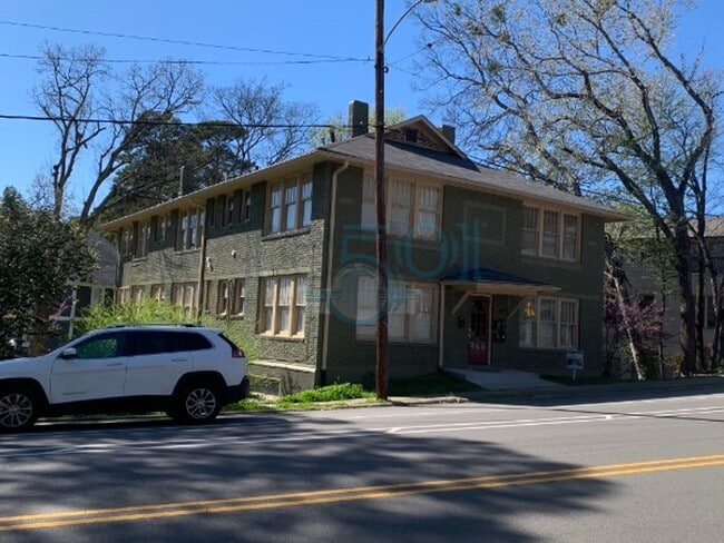 Building Photo - Newly Renovated Immaculate Apartment In Hillcrest!!!!! Just Blocks from UAMS!!