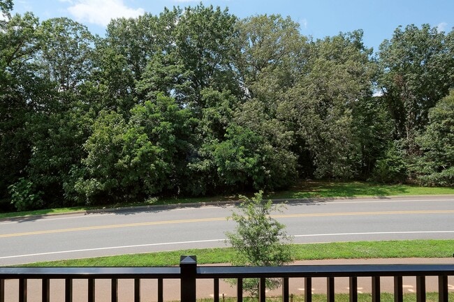 Building Photo - Dog-Friendly Townhome in Desirable Belvedere Community