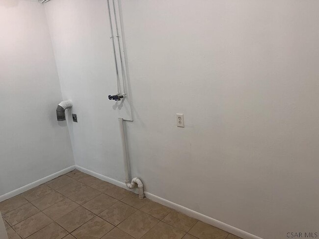 Building Photo - 138 Work Dr