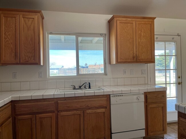 Building Photo - 3 bedroom 2 bathroom home available in Apple Valley!