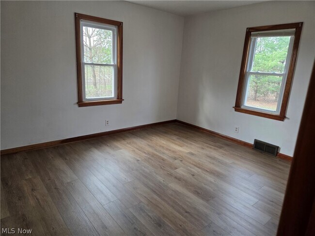 Building Photo - 3976 Faircrest St SW