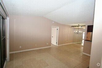 Building Photo - 17331 Red Oak Dr