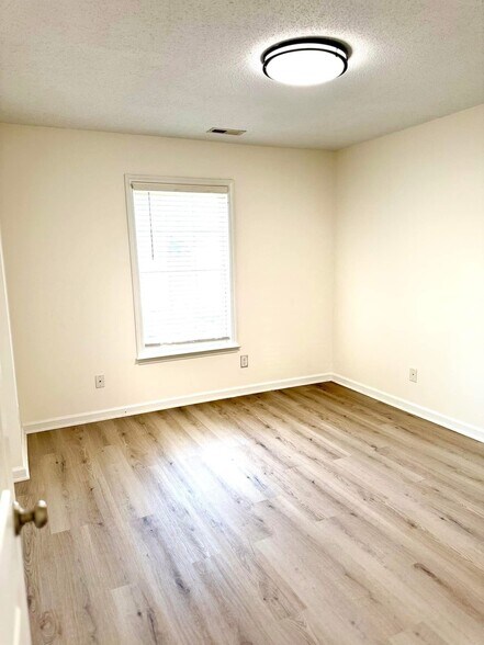 Building Photo - 3487 Forestdale Dr