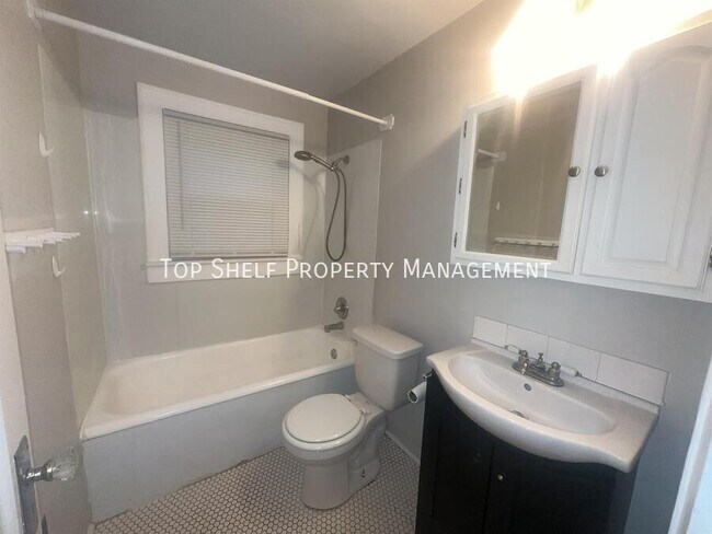 Building Photo - 1063 42nd St