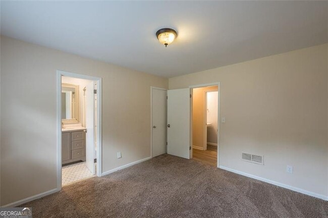 Building Photo - 225 Pebble Trail