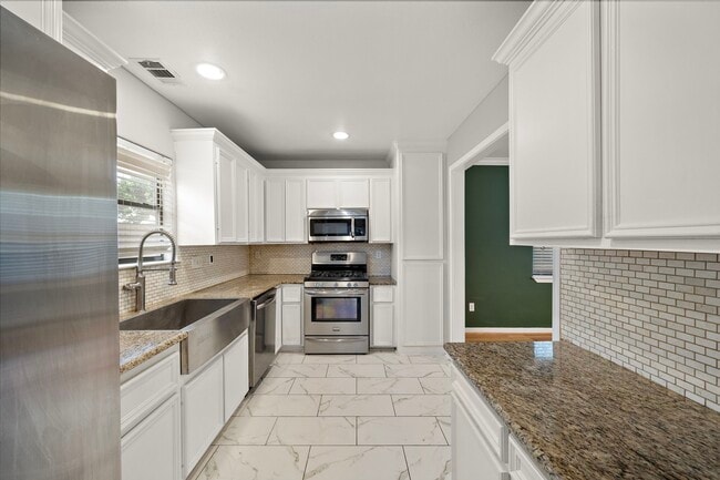 Building Photo - 3818 Southmore Blvd