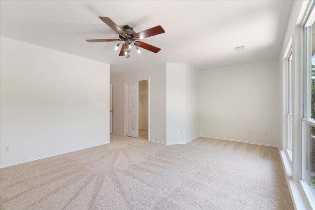Building Photo - 1025 Doras Dr