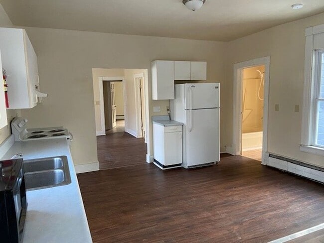 Building Photo - 56 Lincoln Ave