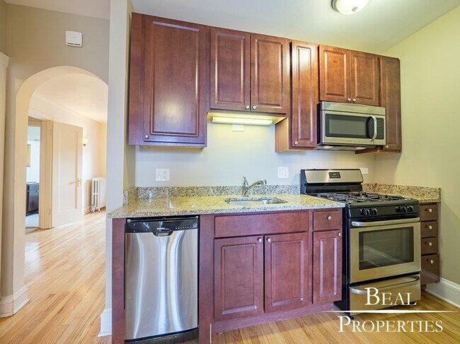 Building Photo - 1 bedroom in CHICAGO IL 60625