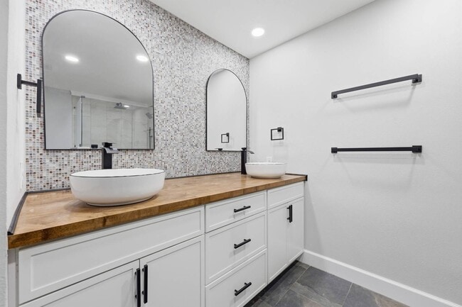 Building Photo - 8753 Como Lake Dr