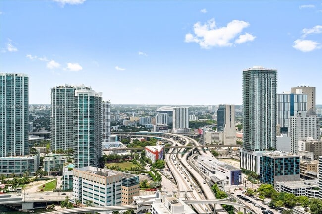 Building Photo - 200 Biscayne Blvd Way