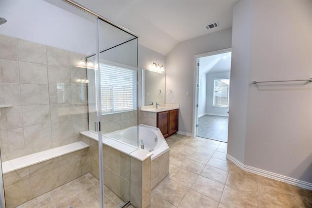 Building Photo - 1012 Rosebay Dr