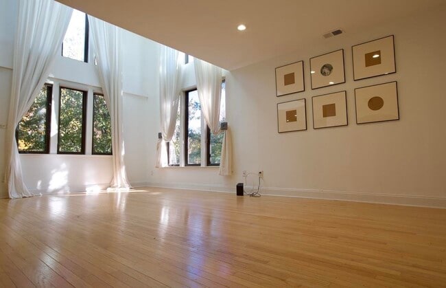 Building Photo - 702 Mainsail Ln