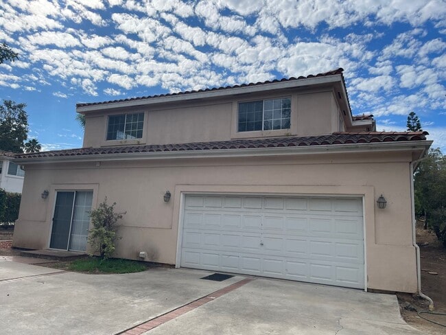 Building Photo - 4527 Hollister Ave