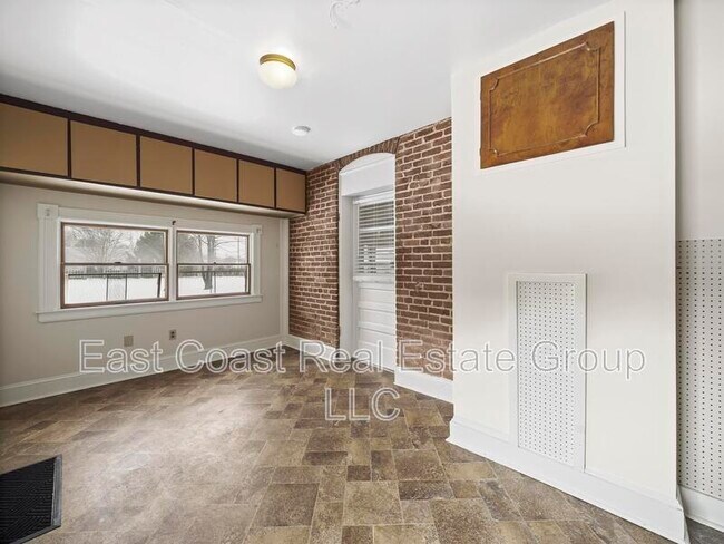 Building Photo - 1001 Pope Ave