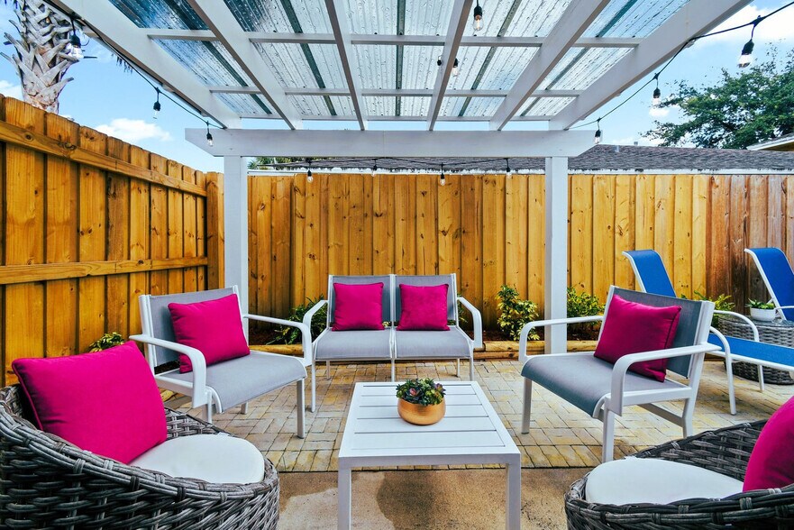 Building Photo - 9130 E Highland Pines Blvd