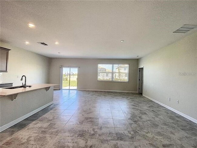 Building Photo - 1307 Oak Crest St