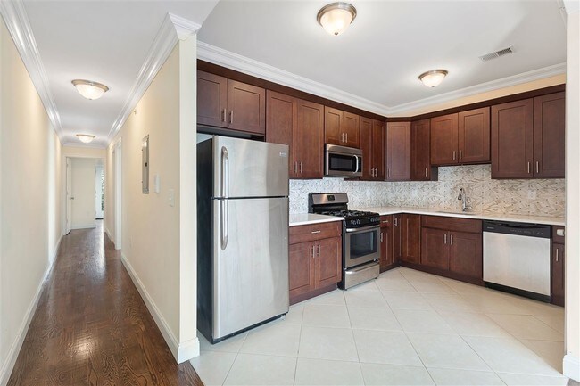 Building Photo - 28 Storms Ave