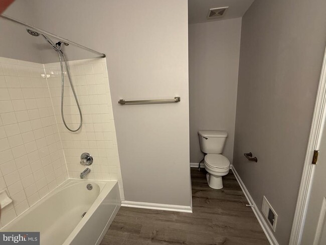 Building Photo - 8645 Willow Leaf Ln