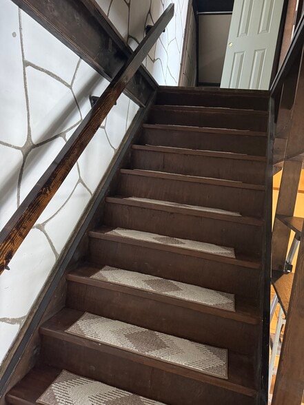 Building Photo - 571 Martha Ave