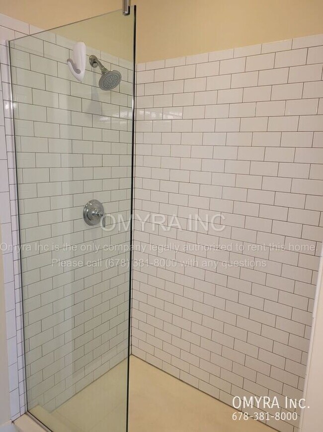 Building Photo - Stunning 3-Bedroom Midtown Condo with City Views!