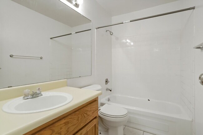 Building Photo - Great Two Bedroom Home with Fireplace