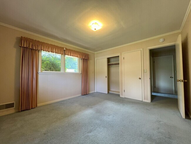 Building Photo - Timeless Character Meets Spacious Living i...
