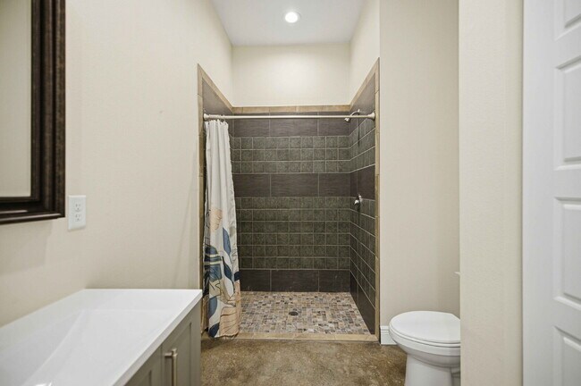 Building Photo - Country Living with Modern Convenience!