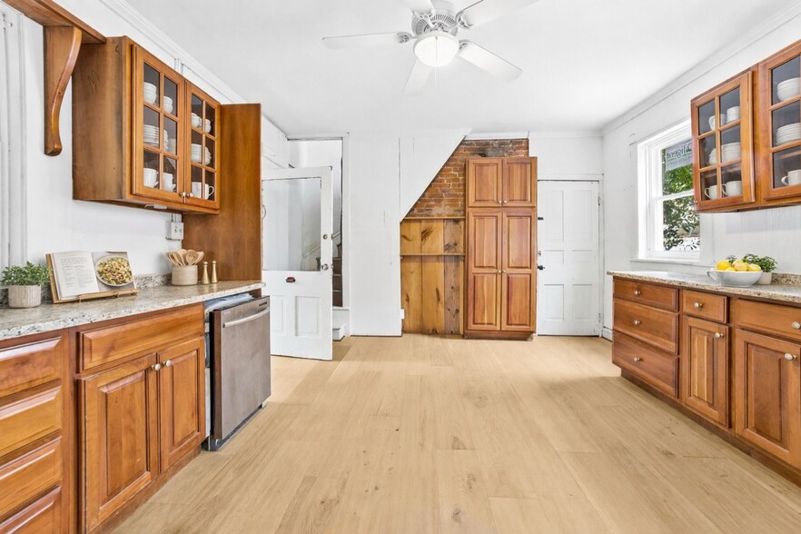 Building Photo - 3110 Main St