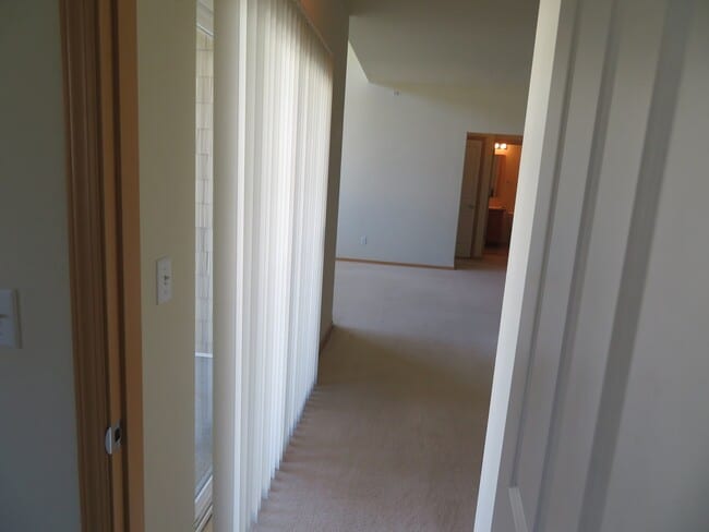 Building Photo - 1925 C Garry Oaks Ave