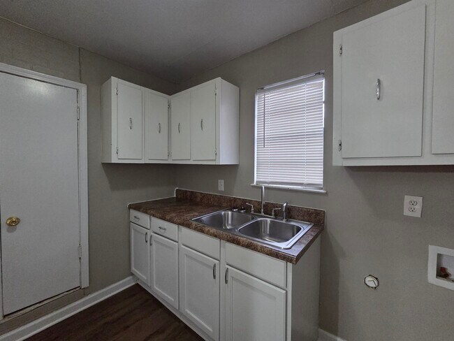 Building Photo - 4535 Beacon Hls Dr