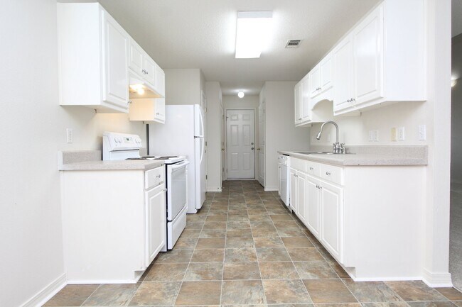 Building Photo - Modern 3-Bedroom Two-Story Home Featuring 2-Car Garage, Open Great Room with Fireplace, Private P...