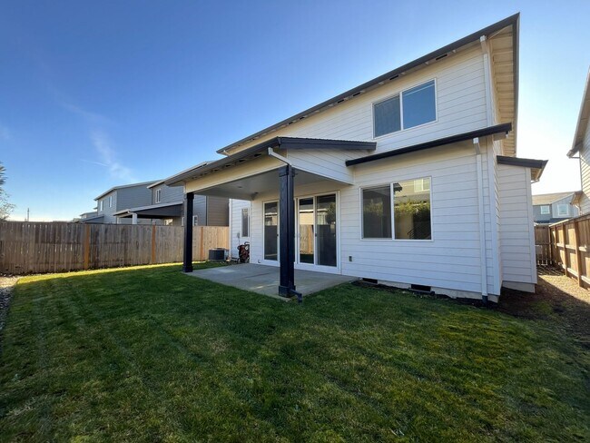 Building Photo - Expansive 2020 Forest Grove Home with 4 Bedrooms, Loft, Modern Kitchen & Covered Patio