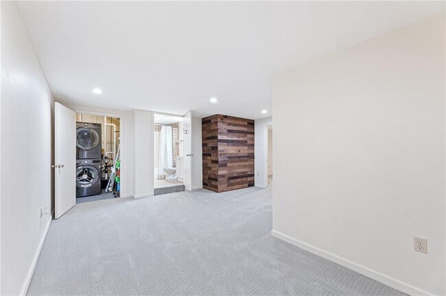 Building Photo - 908 Lenox Hill Ct NE