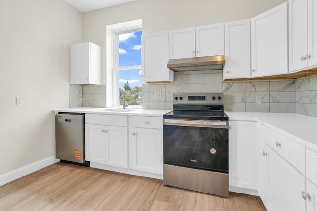 Building Photo - 18 N Main St