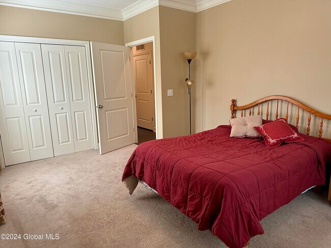 Building Photo - 10 Lancaster Pl